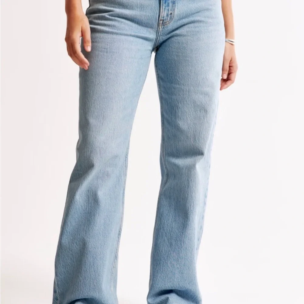 abercrombie and fitch relaxed fit - Picture 2 of 2